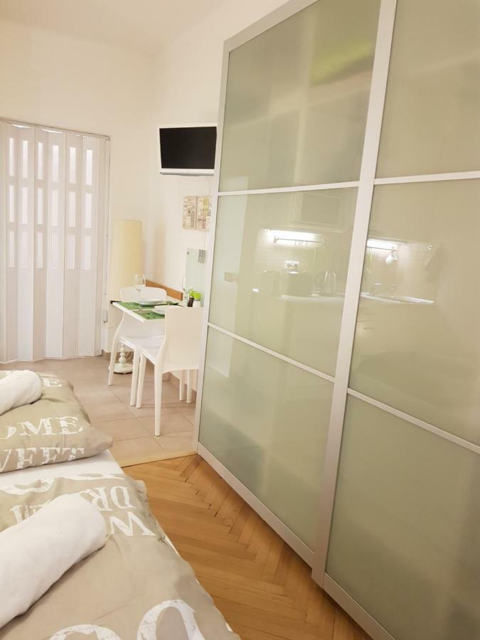 Cozy Studio With Parking Near City Center Praga Zewnętrze zdjęcie